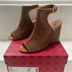 Tory Burch Jesse Bootie size 8 tan natural suede